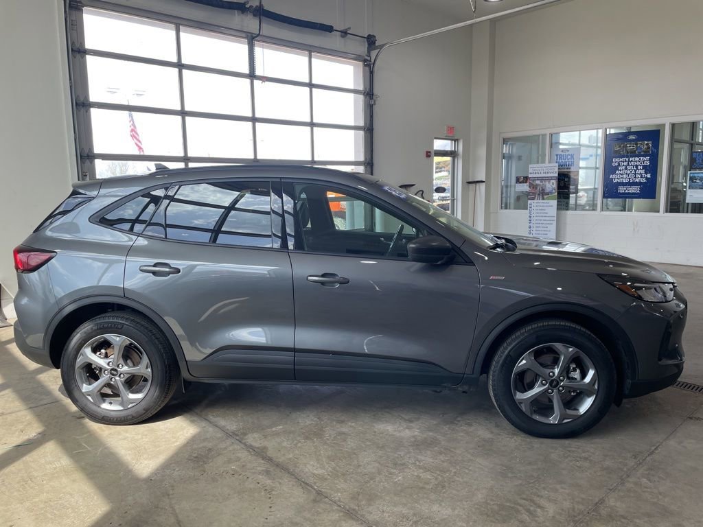 Certified 2025 Ford Escape ST-Line AWD/4WD image 4