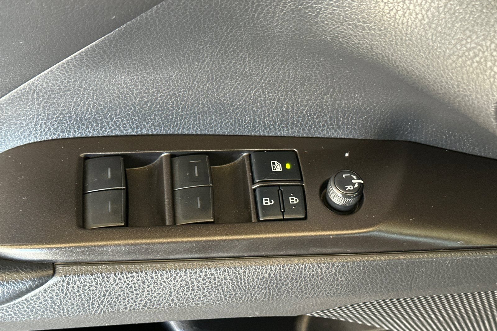 Used 2021 Toyota Camry LE w/ Cold Weather Package FWD image 11