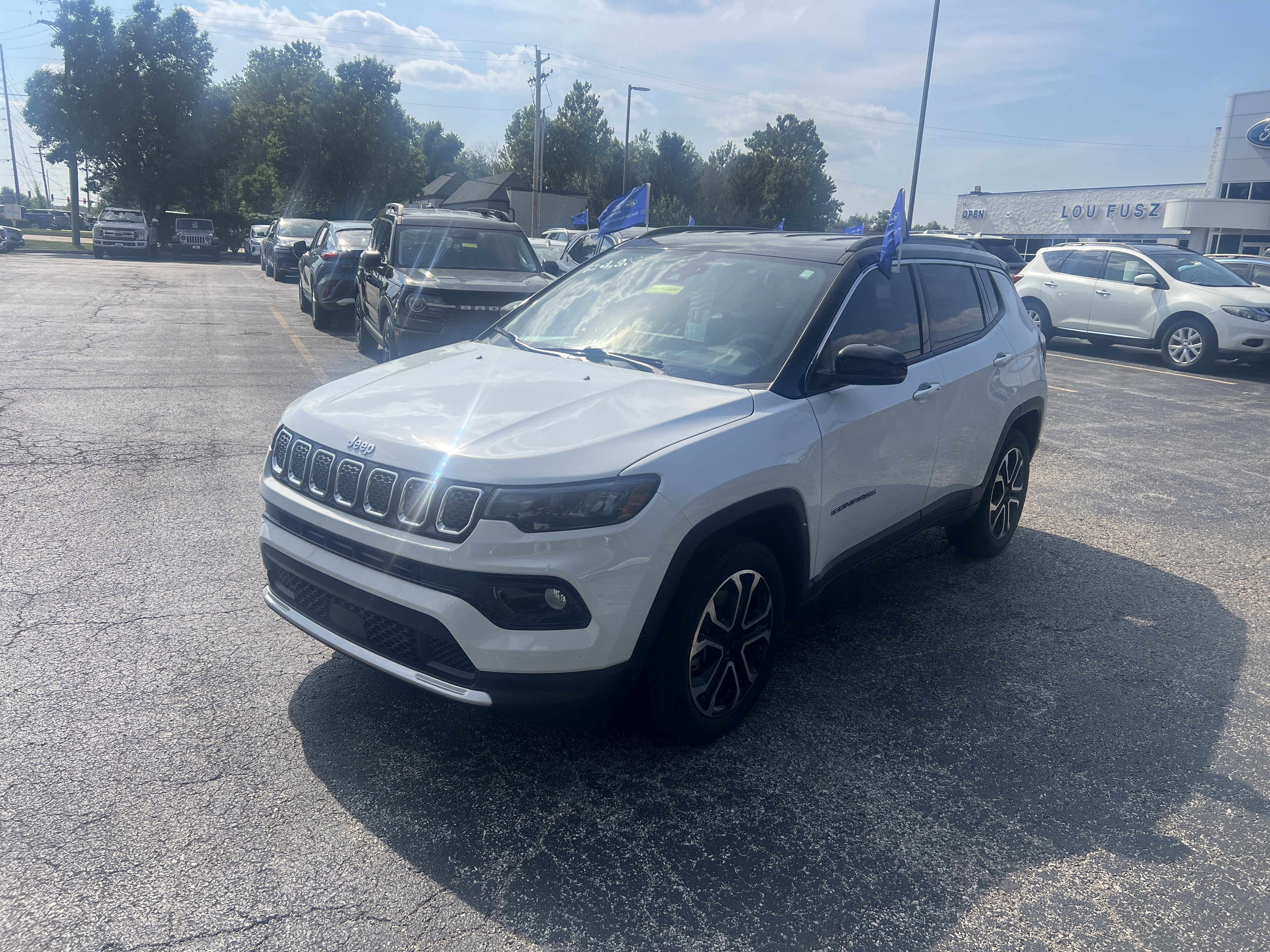 Used 2023 Jeep Compass Limited AWD/4WD image 4