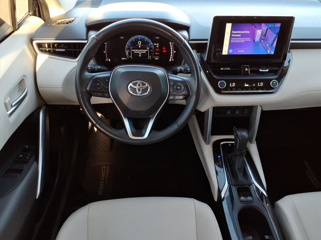 Used 2023 Toyota Corolla Cross XLE image 13
