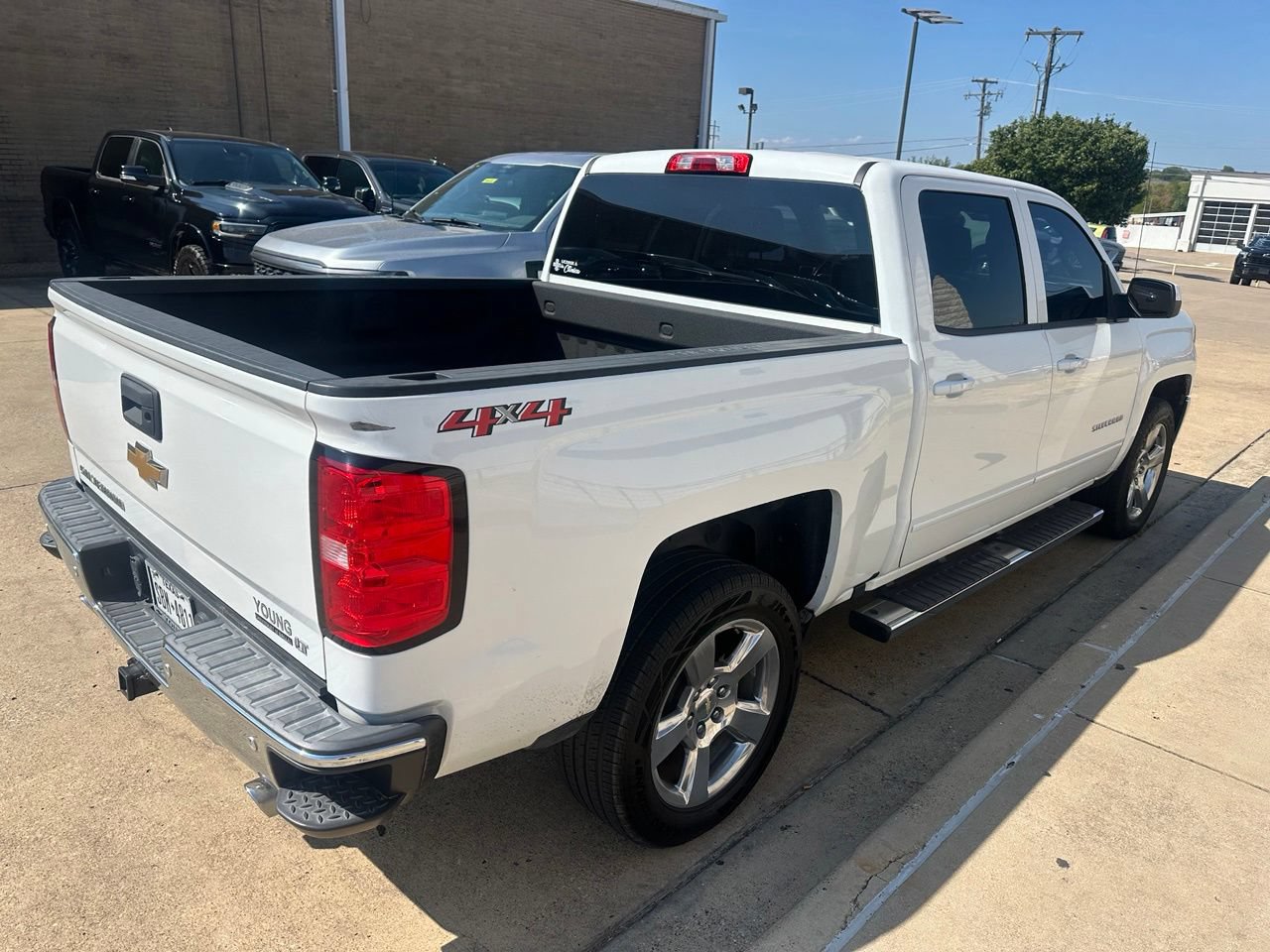 Used 2018 Chevrolet Silverado 1500 LT w/ LT Fleet Convenience Package AWD/4WD image 9