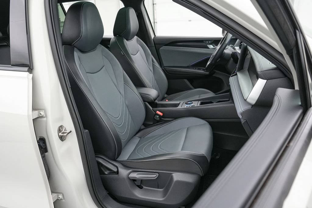 Used 2025 Volkswagen Tiguan SE R-Line AWD/4WD image 24