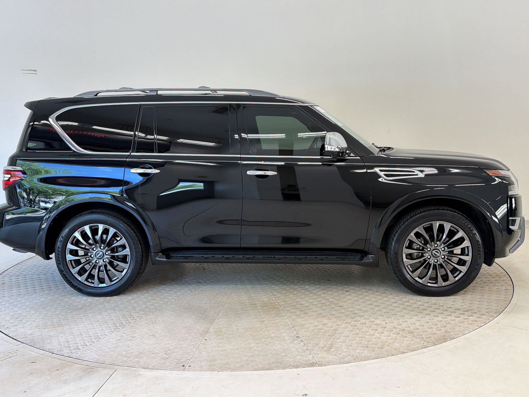 Used 2023 Nissan Armada Platinum w/ Captain's Chairs Package image 6