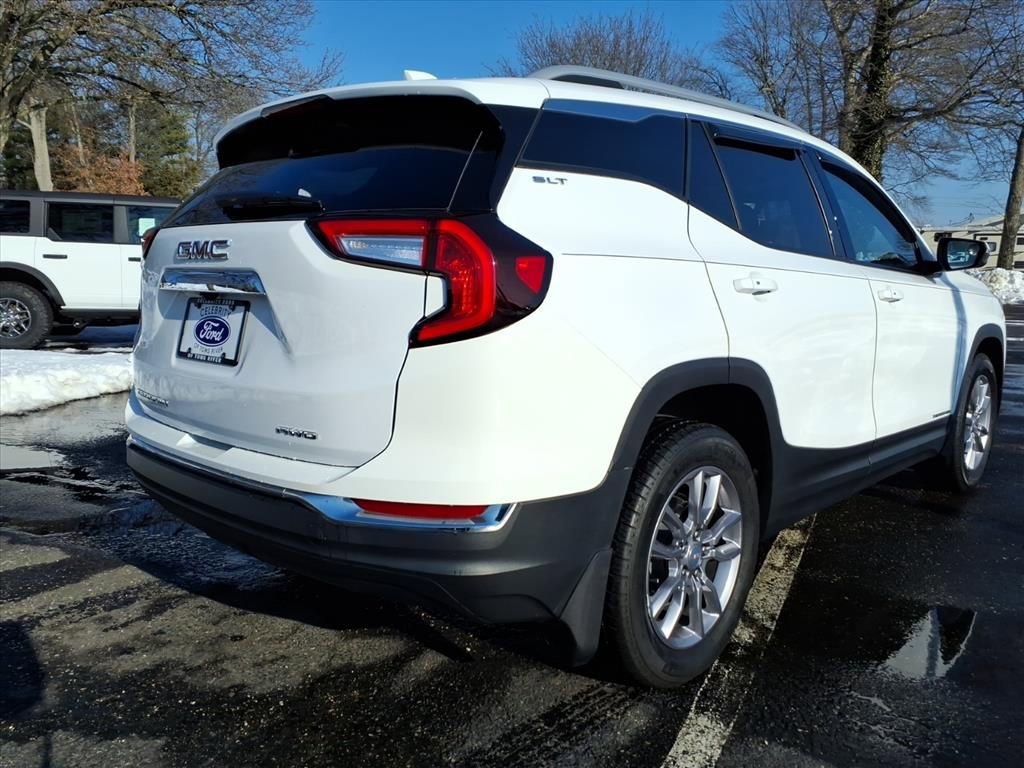 Used 2022 GMC Terrain SLT image 2