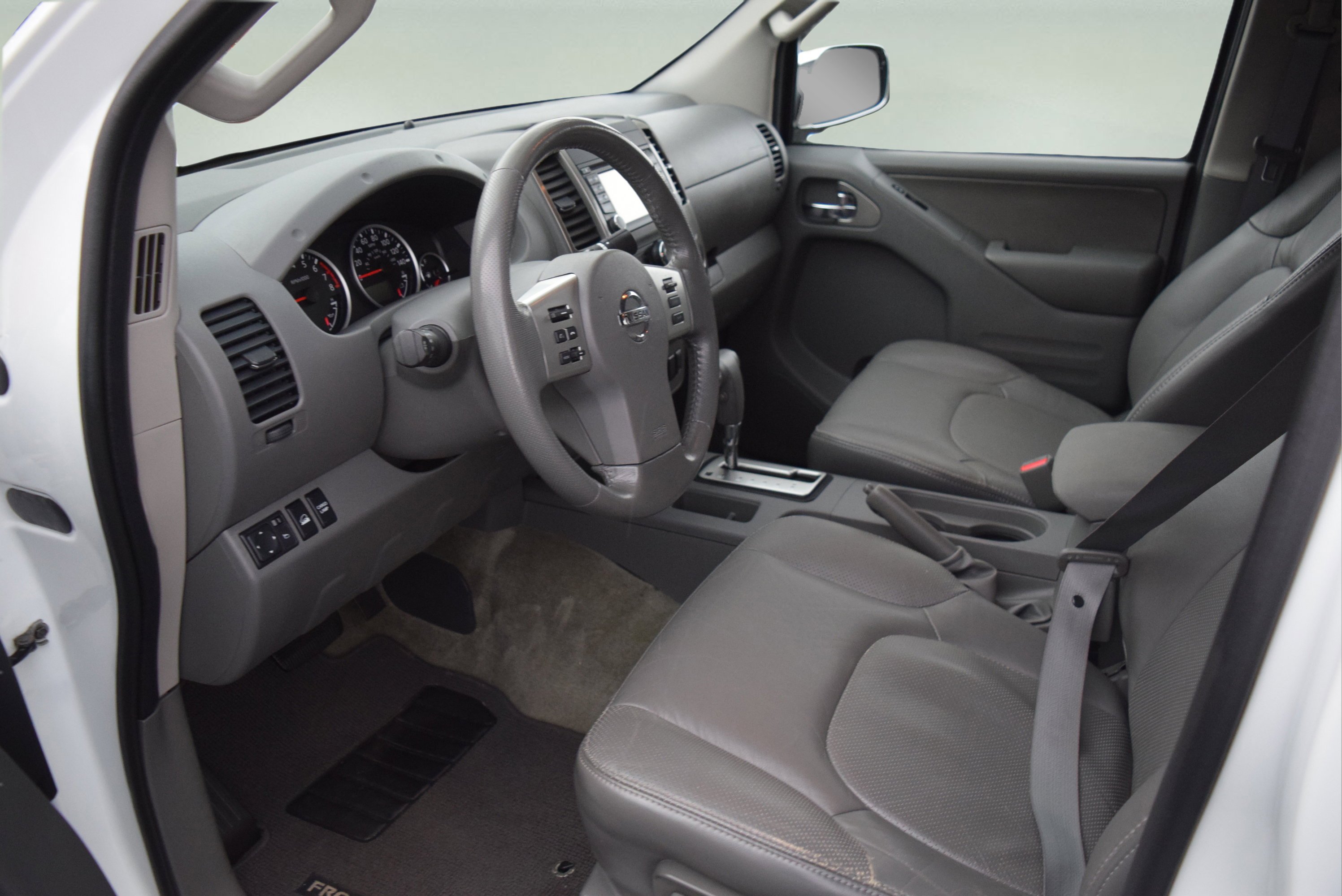 Used 2017 Nissan Frontier SL image 11