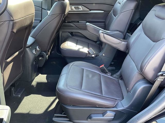 Certified 2025 Ford Explorer Platinum image 11