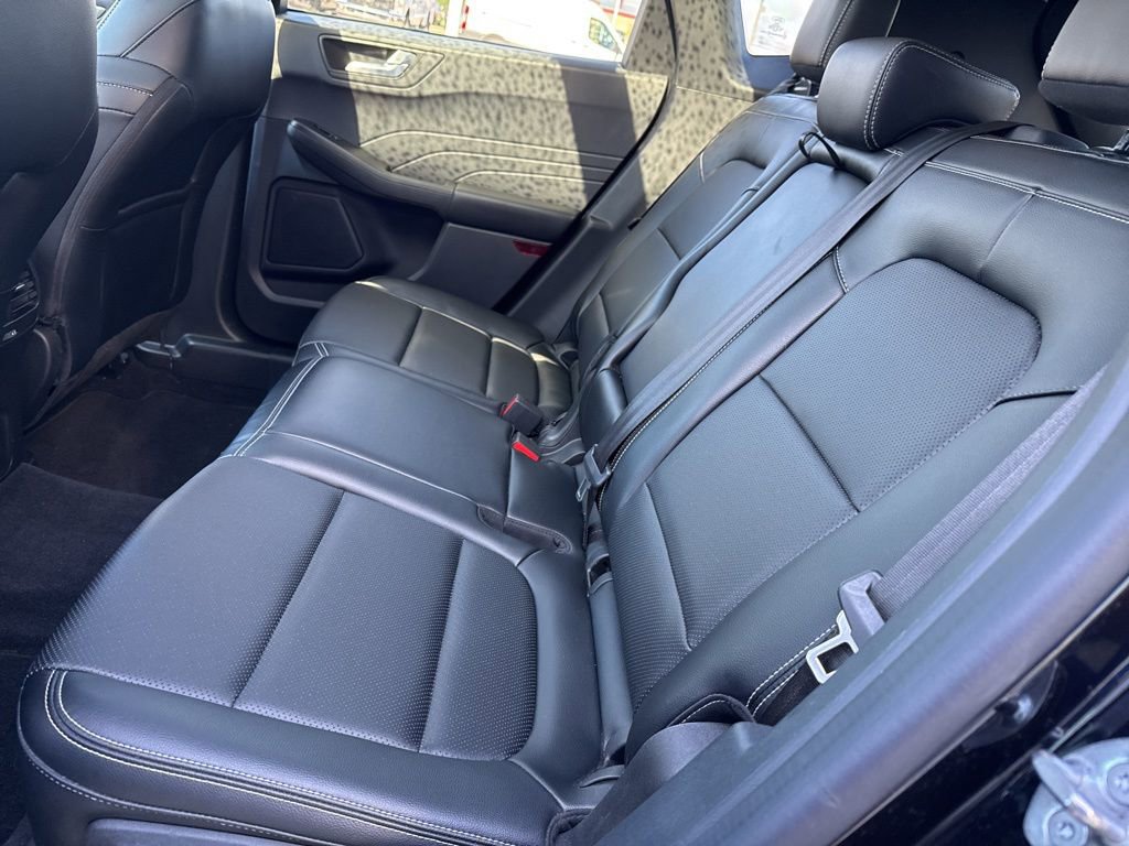 Certified 2022 Ford Escape Titanium w/ Class II Trailer Tow Package image 11