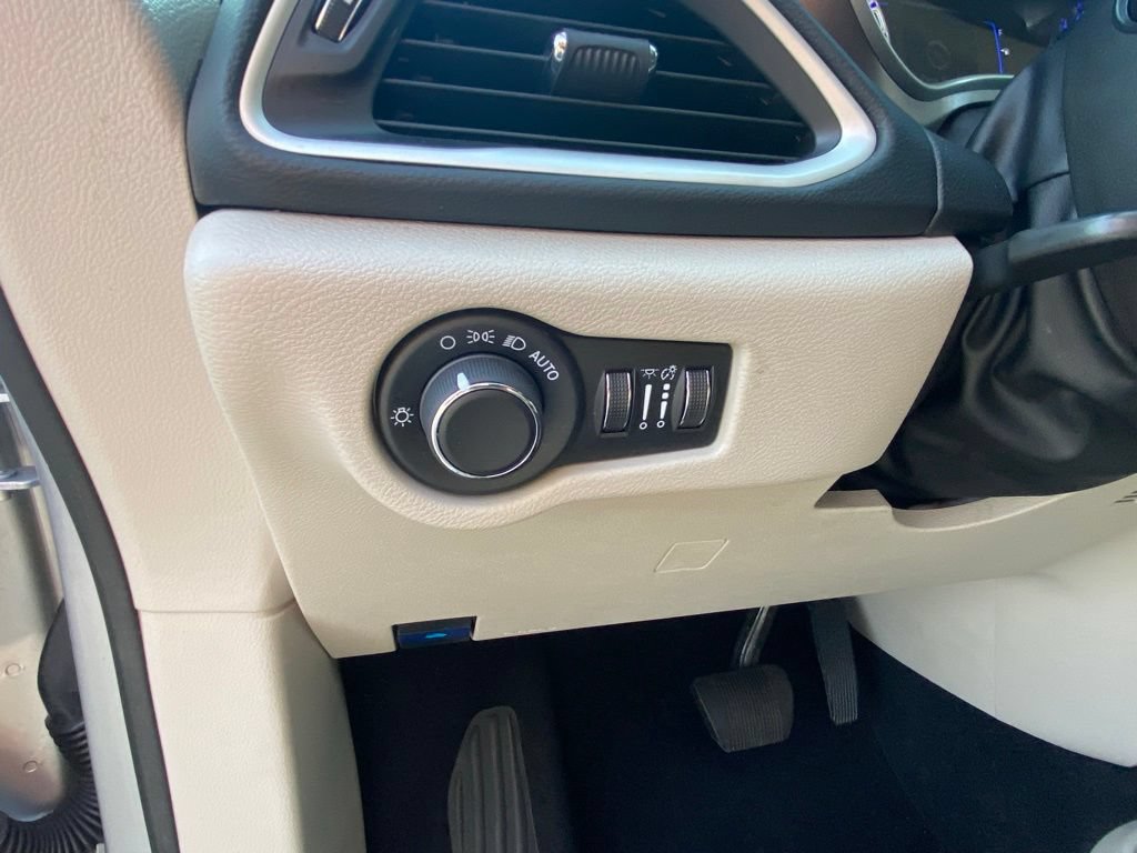 Used 2023 Chrysler Voyager LX FWD image 12