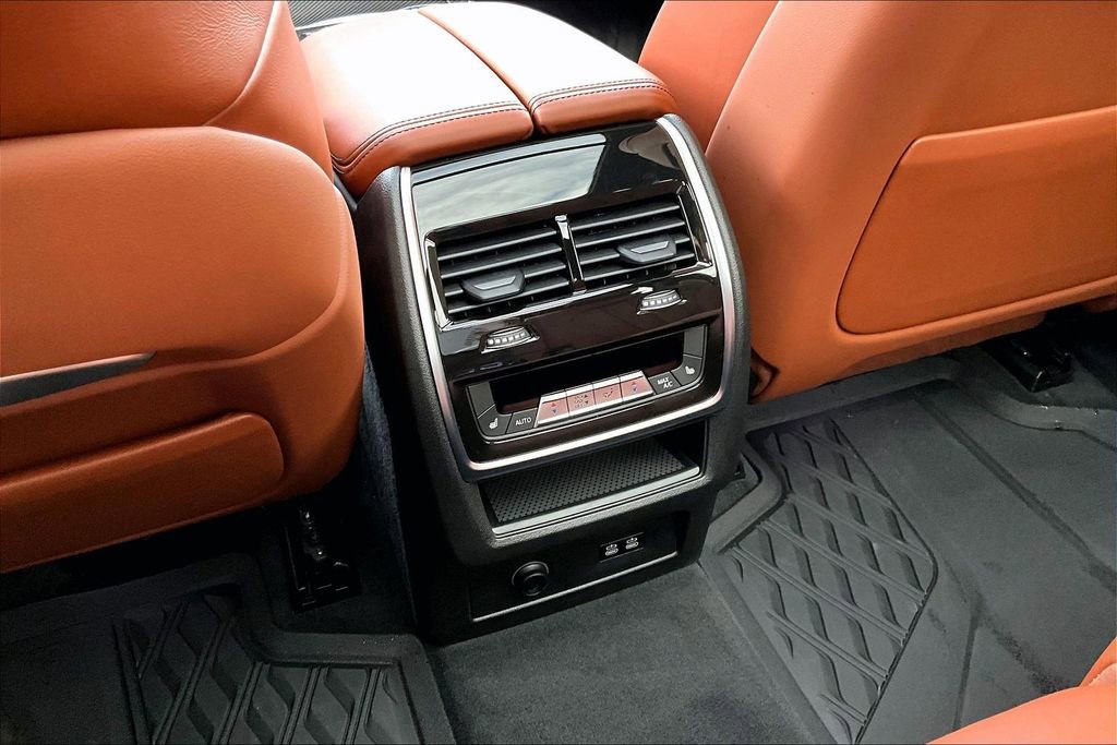 Used 2025 BMW X7 M60i w/ Climate Comfort Package AWD/4WD image 33