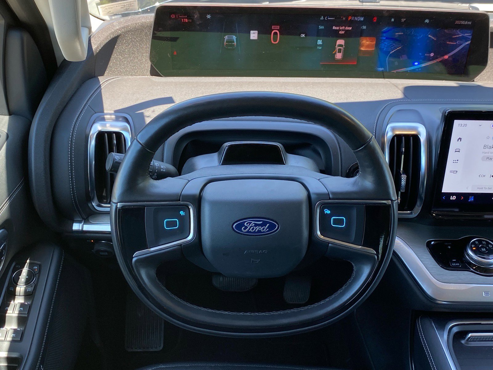 Certified 2025 Ford Expedition Platinum AWD/4WD image 8