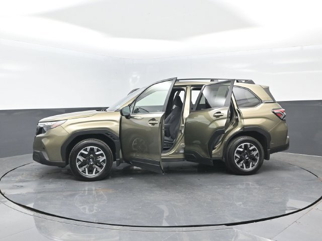Used 2025 Subaru Forester Premium AWD/4WD image 31