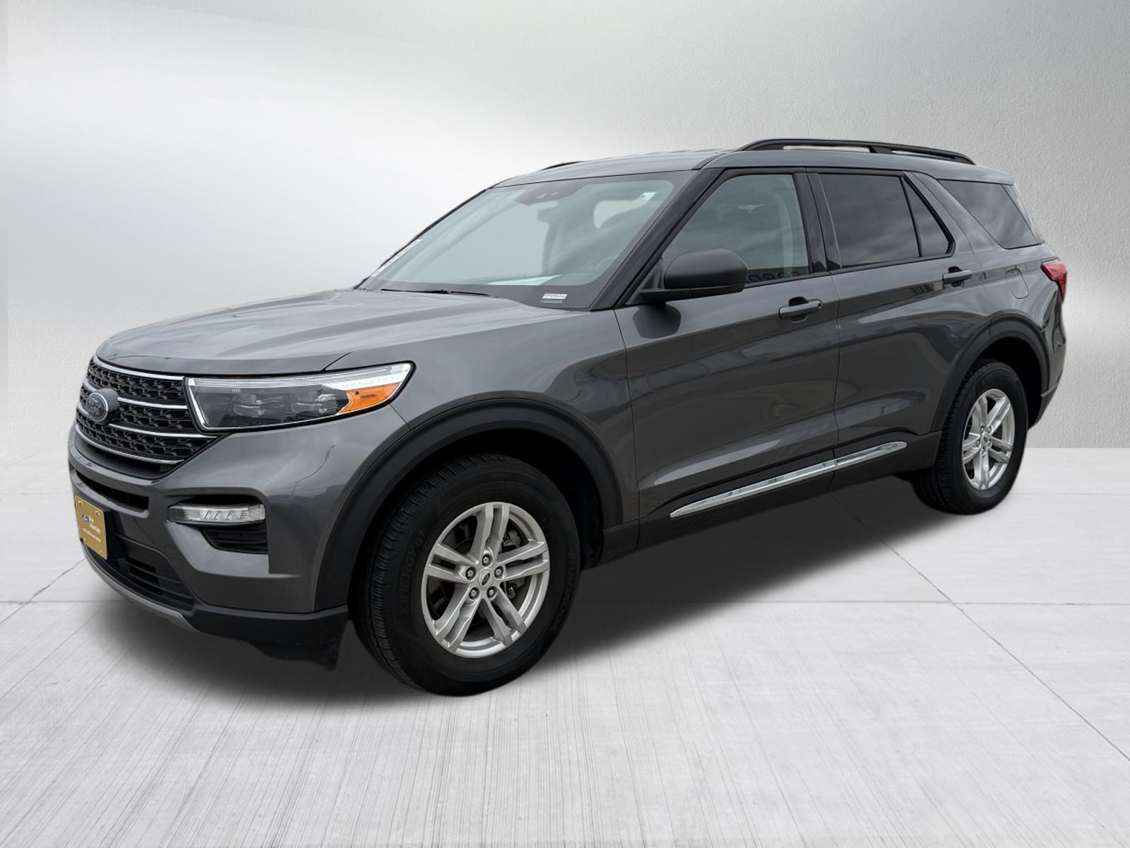 Certified 2023 Ford Explorer XLT w/ Equipment Group 202A AWD/4WD image 3