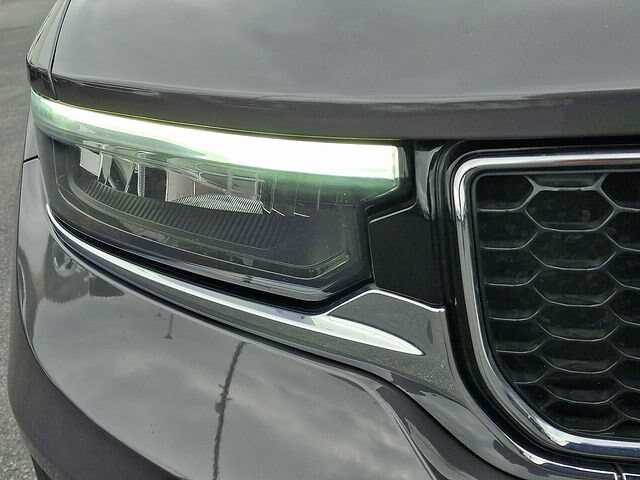 Used 2022 Jeep Grand Cherokee Overland w/ Luxury Tech Group IV AWD/4WD image 9