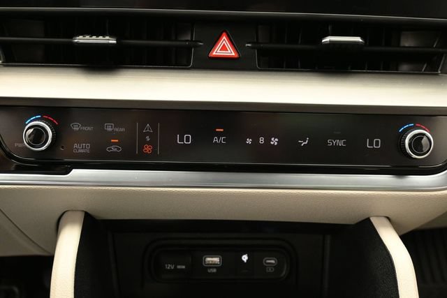 Used 2025 Kia Sportage EX w/ Premium Package FWD image 23