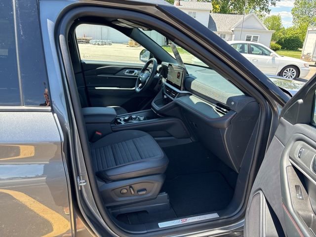 Certified 2025 Ford Explorer ST-Line AWD/4WD image 6