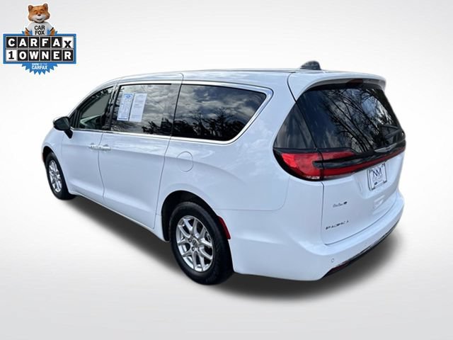 Used 2024 Chrysler Pacifica Touring-L FWD image 6