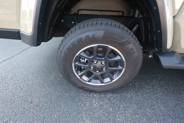 Used 2022 Jeep Gladiator Overland w/ Popular Equipment Package AWD/4WD image 5