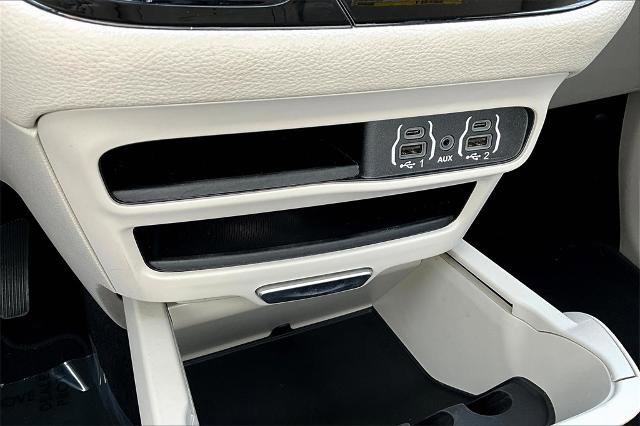 Used 2021 Chrysler Pacifica Touring image 31