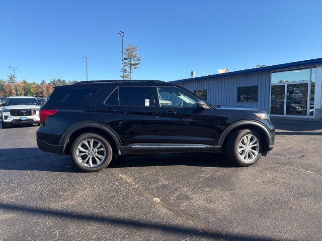Certified 2023 Ford Explorer XLT w/ Equipment Group 202A AWD/4WD image 9