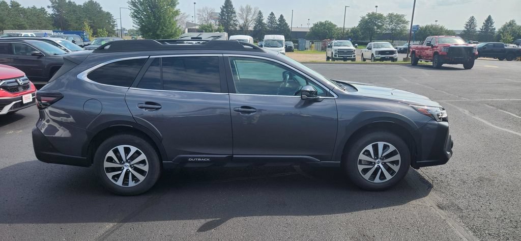 Used 2025 Subaru Outback Premium AWD/4WD image 4