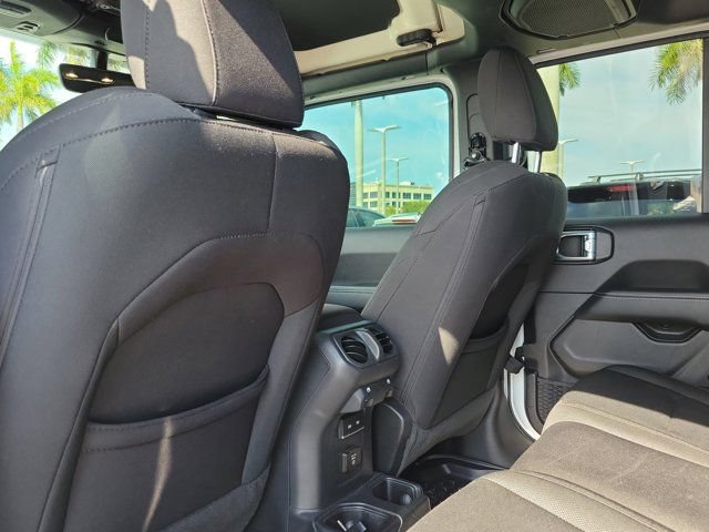Used 2022 Jeep Gladiator Overland AWD/4WD image 15