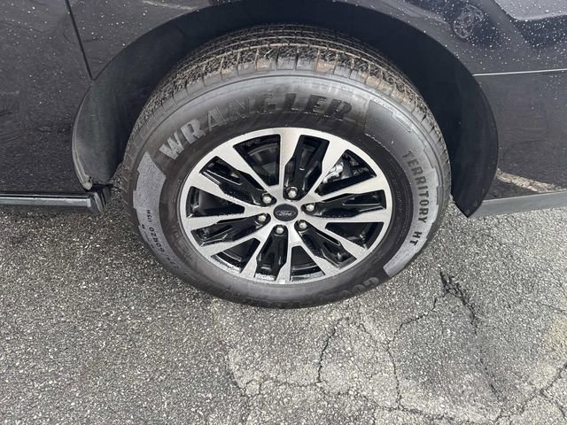 Certified 2025 Ford Expedition Max Platinum image 17