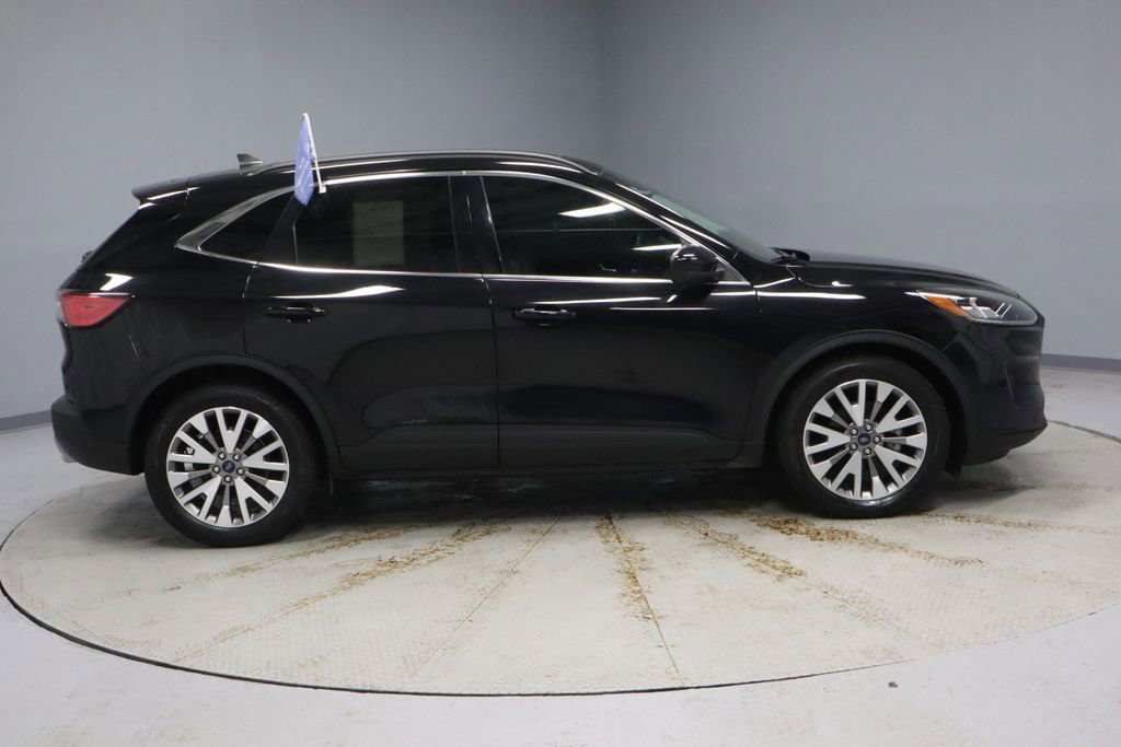 Certified 2022 Ford Escape Titanium image 6