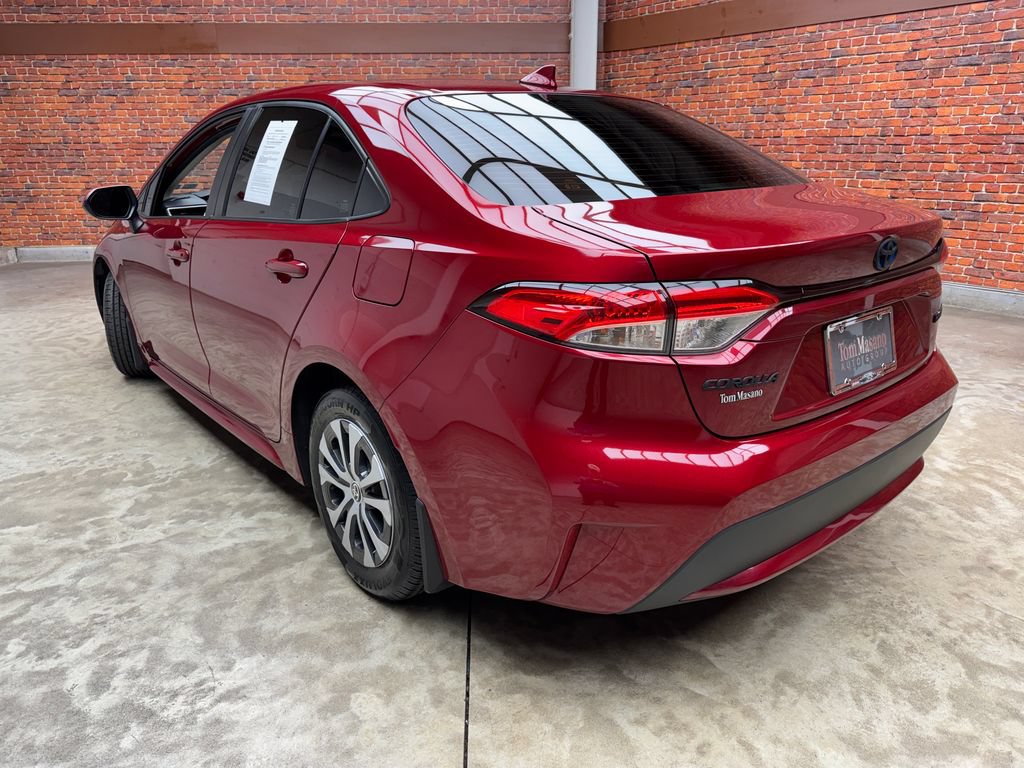 Used 2022 Toyota Corolla LE FWD image 2