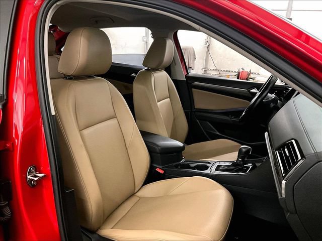 Used 2019 Volkswagen Jetta SEL w/ Cold Weather Package FWD image 7