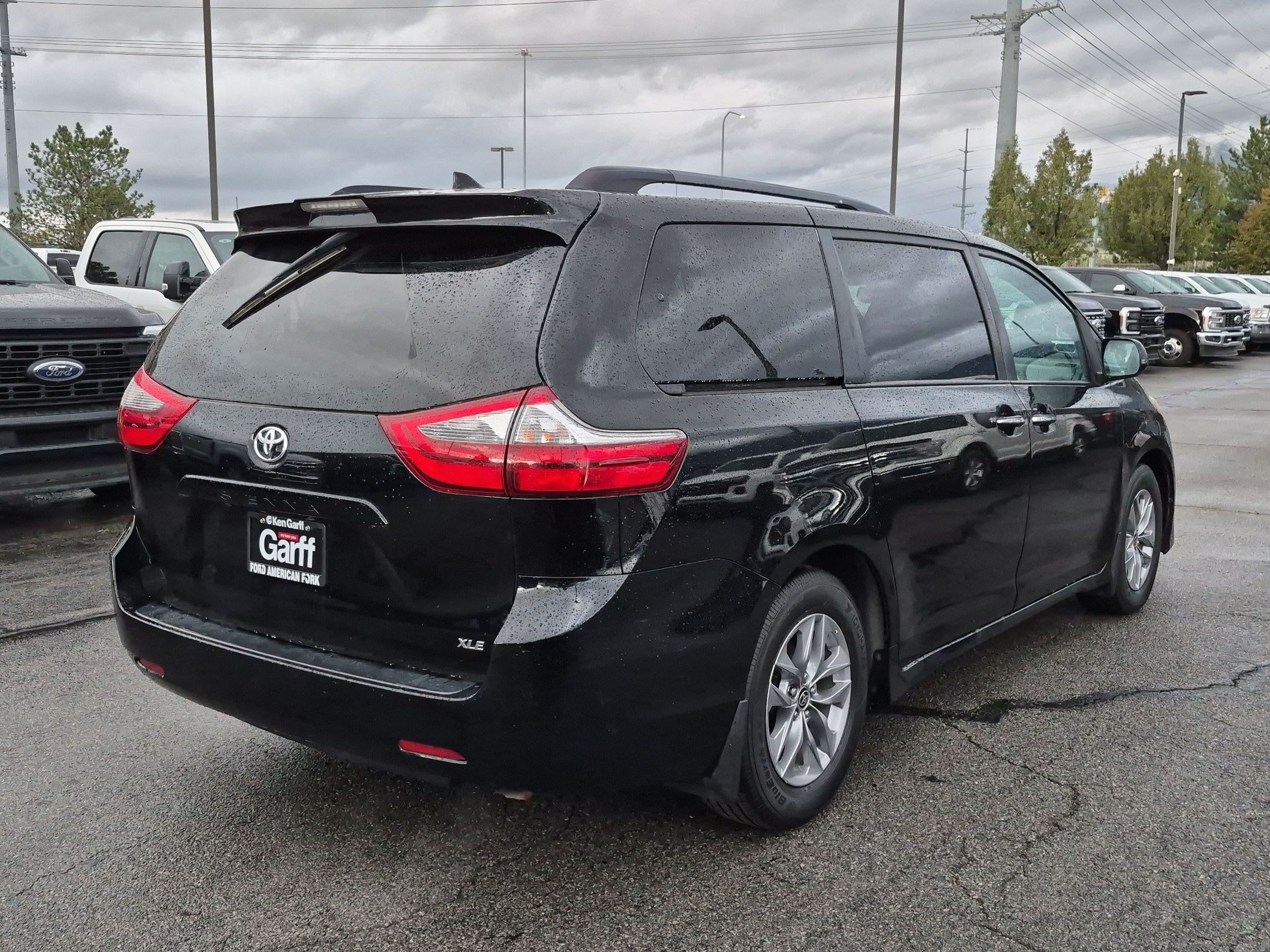 Used 2020 Toyota Sienna XLE FWD image 3