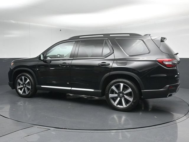 Used 2025 Honda Pilot Touring image 5