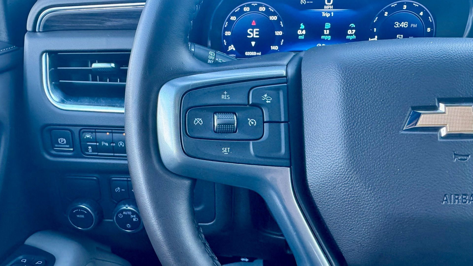 Used 2024 Chevrolet Suburban LT image 30