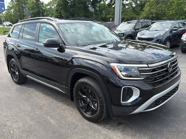 Used 2024 Volkswagen Atlas Peak Edition SE AWD/4WD image 6