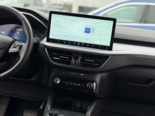 Certified 2025 Ford Escape Platinum image 22