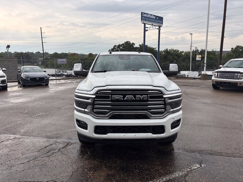 Used 2025 RAM 2500 Laramie AWD/4WD image 2