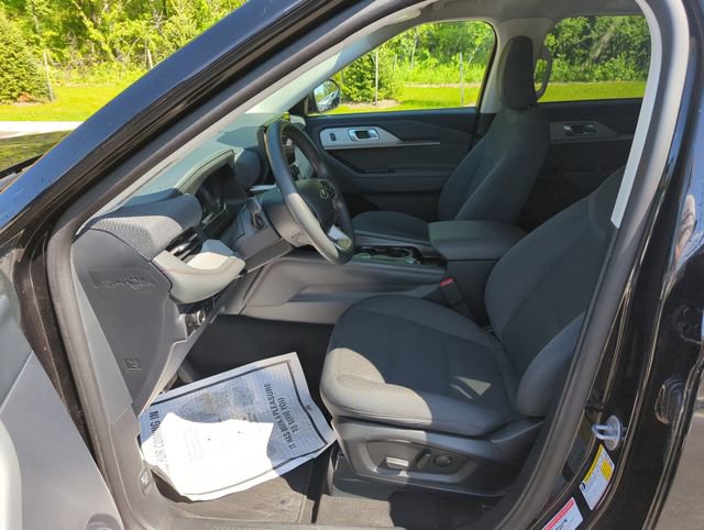 Certified 2025 Ford Explorer Active AWD/4WD image 11