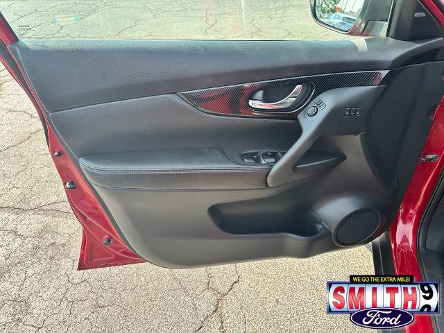 Used 2017 Nissan Rogue SL w/ SL Premium Package AWD/4WD image 18