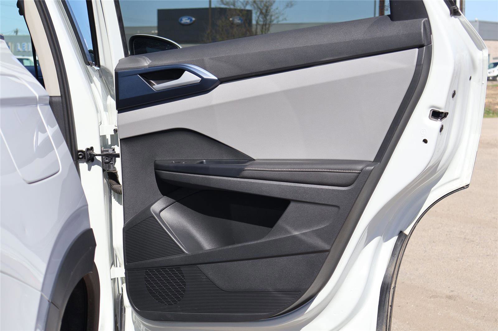 Used 2024 Volkswagen Taos SE image 32