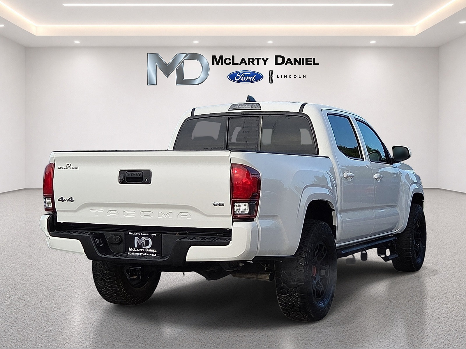 Used 2022 Toyota Tacoma SR AWD/4WD image 5