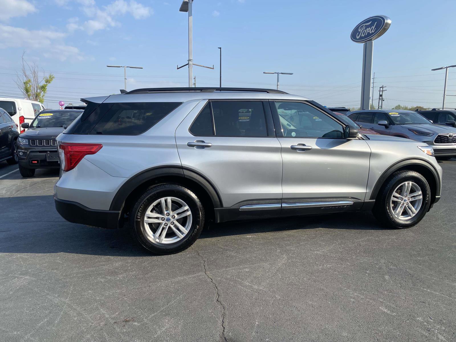 Certified 2024 Ford Explorer XLT w/ Equipment Group 202A RWD image 8