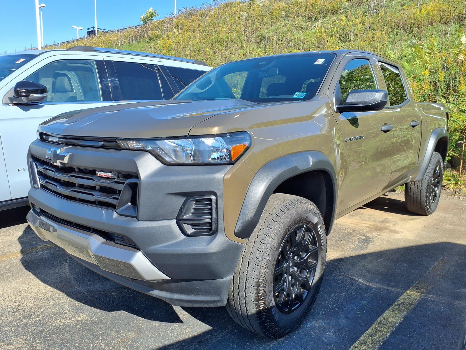 Used 2024 Chevrolet Colorado Trail Boss w/ Advanced Trailering Package AWD/4WD image 3