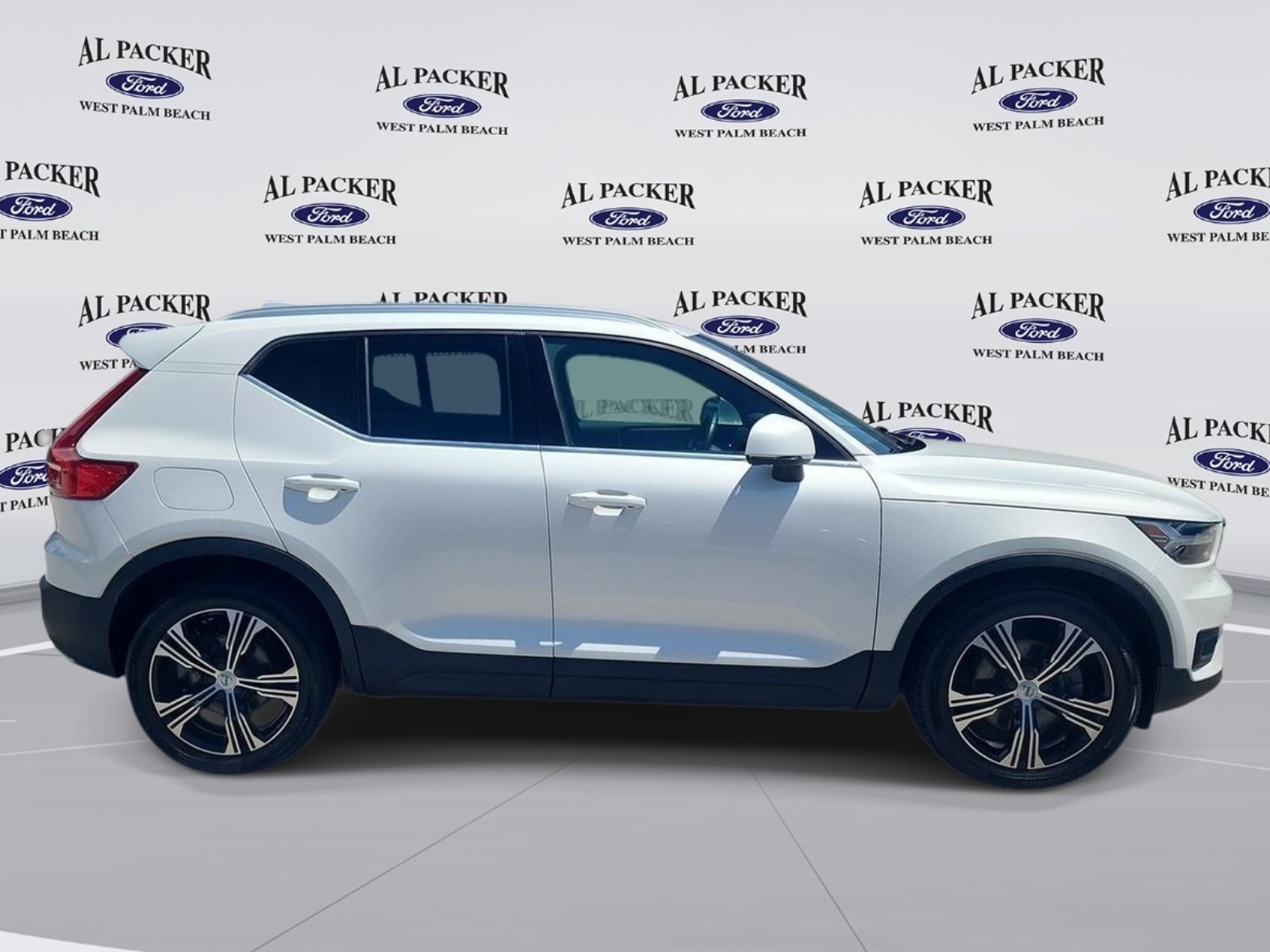 Used 2020 Volvo XC40 T4 Inscription w/ Protection Package Premier FWD image 6