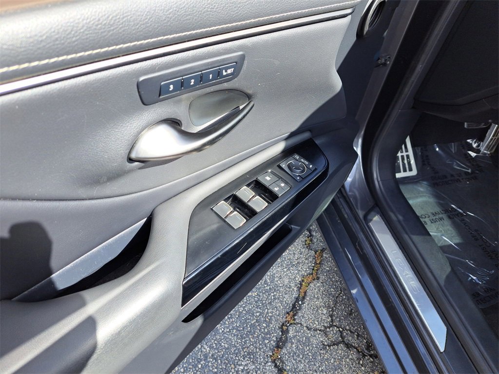 Used 2022 Lexus ES 350 F Sport image 13