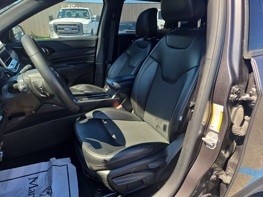 Used 2023 Jeep Compass Latitude AWD/4WD image 6