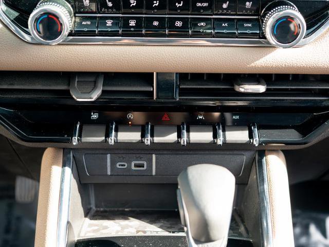 Used 2023 GMC Canyon Denali image 27