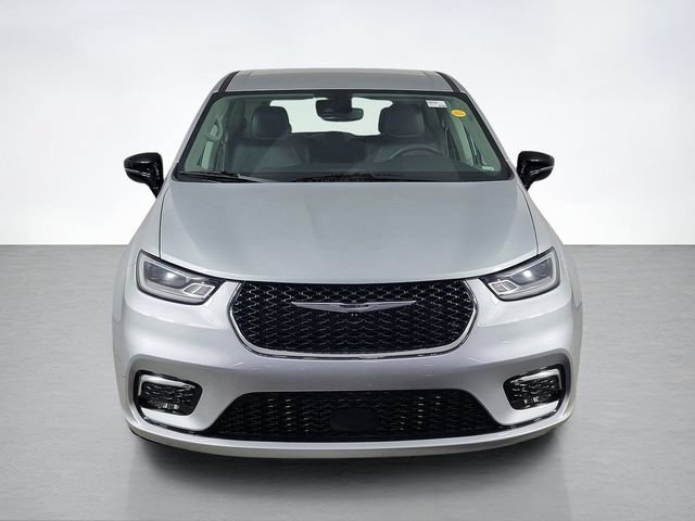Used 2024 Chrysler Pacifica Touring-L FWD image 8