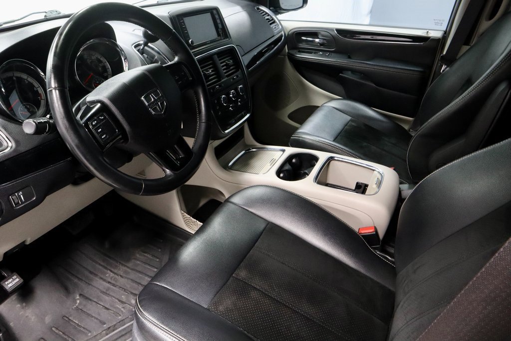 Used 2017 Dodge Grand Caravan SXT image 24