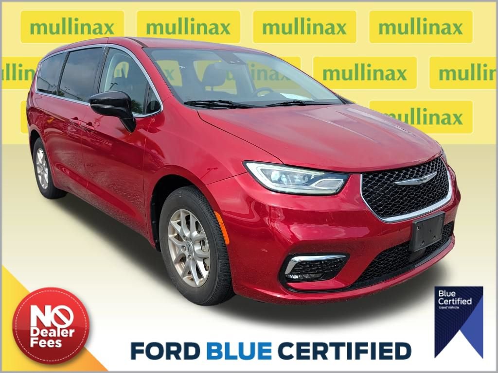Used 2024 Chrysler Pacifica Touring-L FWD image 1
