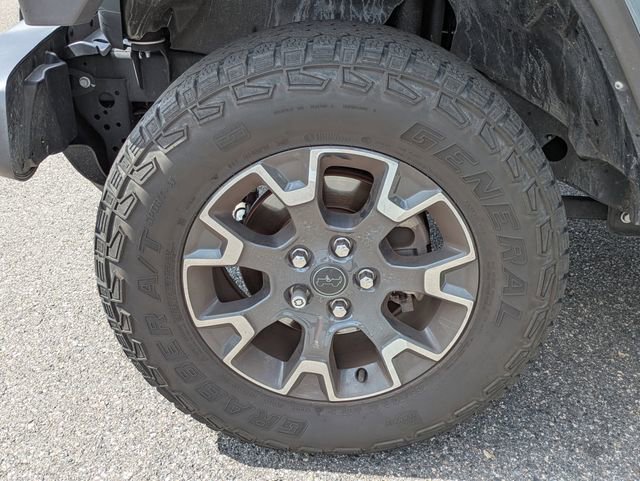 Used 2024 Jeep Wrangler Unlimited Sahara AWD/4WD image 9