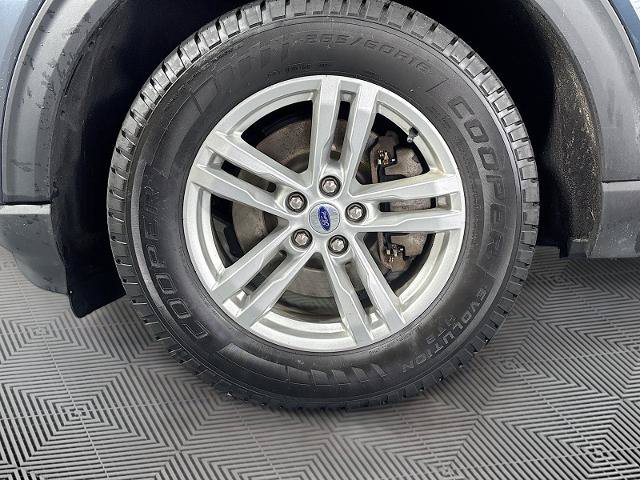 Certified 2022 Ford Explorer XLT w/ Equipment Group 202A AWD/4WD image 32